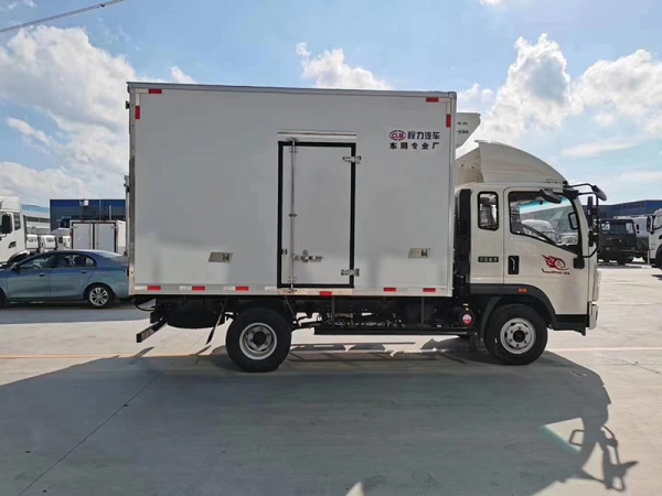國六重汽豪沃排半冷藏車