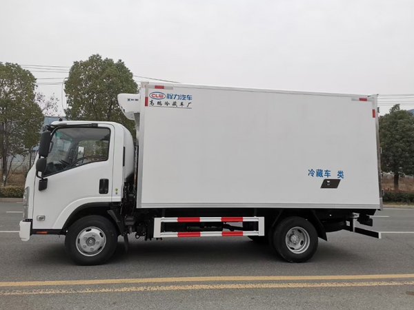五十鈴國六排放～KV100冷藏車